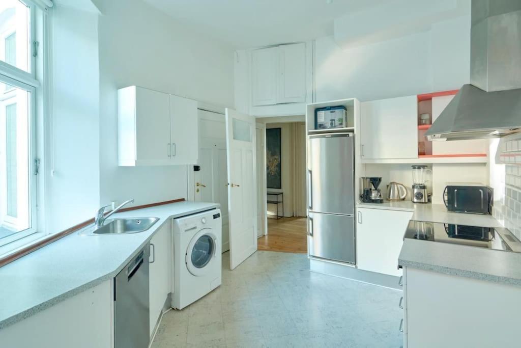 Moderen And Sleek 3Br With Bath By The Lakes And Metro Kopenhaga Zewnętrze zdjęcie