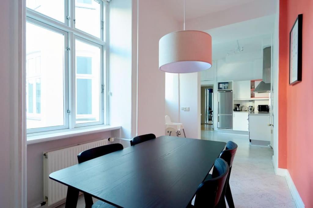 Moderen And Sleek 3Br With Bath By The Lakes And Metro Kopenhaga Zewnętrze zdjęcie